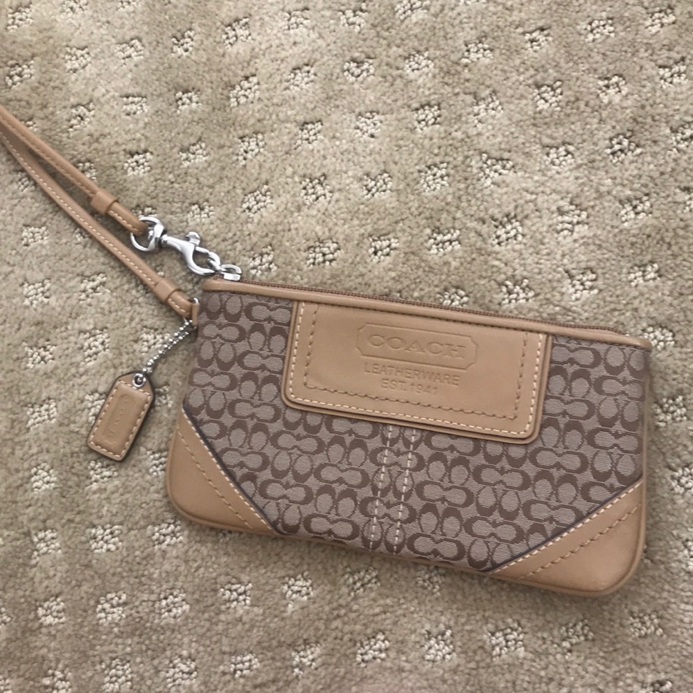 Coach wristlet 👛